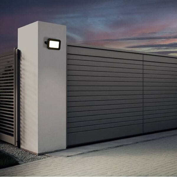 Eglo Spoljni LED reflektor RISACCA-E 20W crni 8x11,5x2,5 cm (74012E) - Image 2